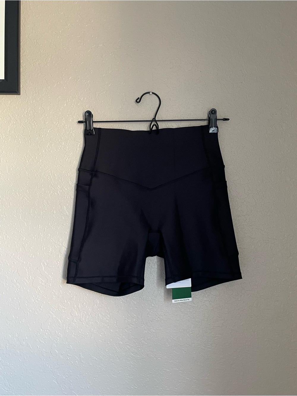 HALARA Black V-Seam High-Rise Bike Shorts- no butt lift or scrunch